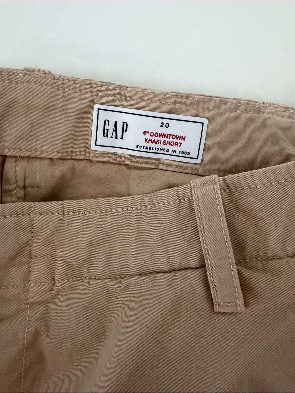 GAP Khaki 4" Downtown Women’s Shorts - Tan